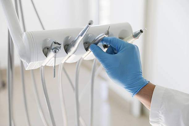 Professional Tooth Extraction technician working in Posen, IL